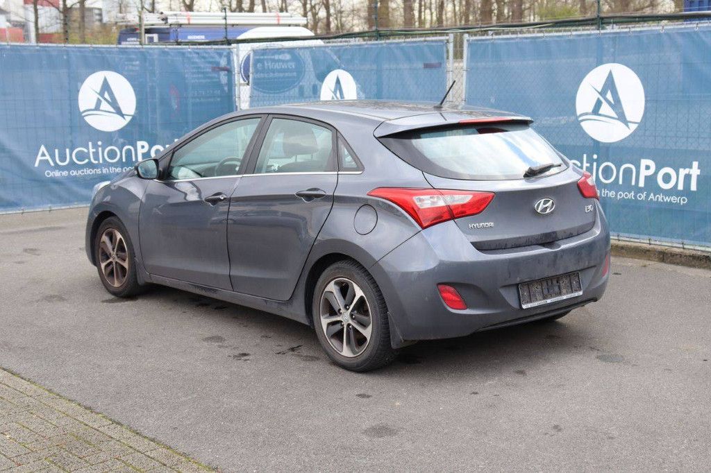 Hyundai i30 Petrol 100hp Passenger Car 2016 (Margin)