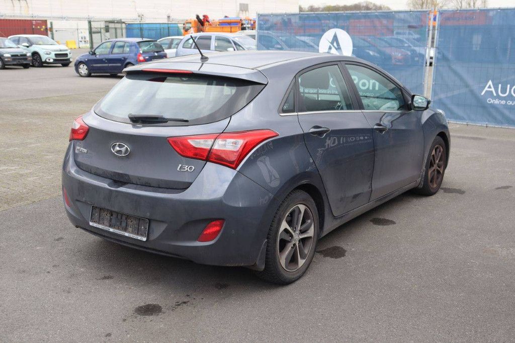 Hyundai i30 Petrol 100hp Passenger Car 2016 (Margin)