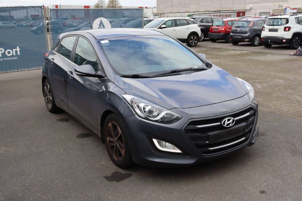 Hyundai i30 Petrol 100hp Passenger Car 2016 (Margin)