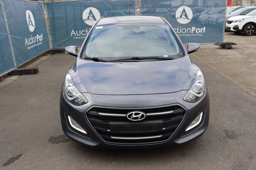 Hyundai i30 Petrol 100hp Passenger Car 2016 (Margin)
