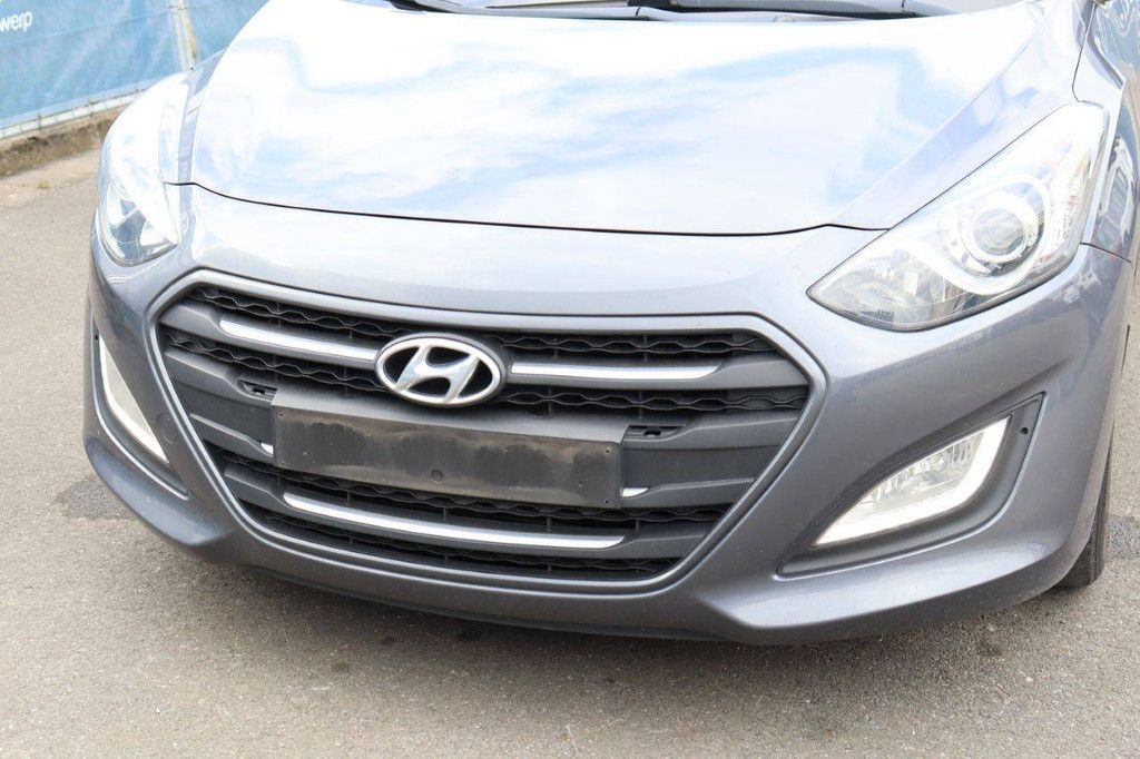 Hyundai i30 Petrol 100hp Passenger Car 2016 (Margin)