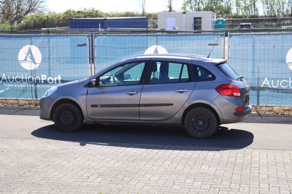 Passenger car Renault Clio Petrol 75hp 2009 (Margin)