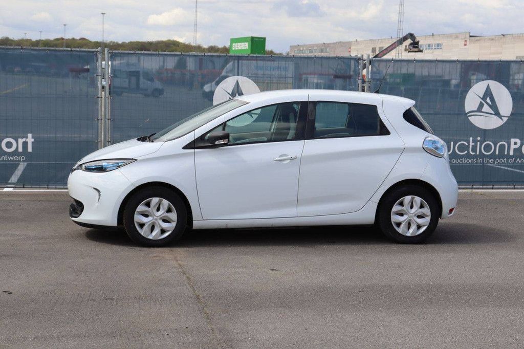 Renault Zoe Electric 92hp Passenger Car 2017 (Margin)