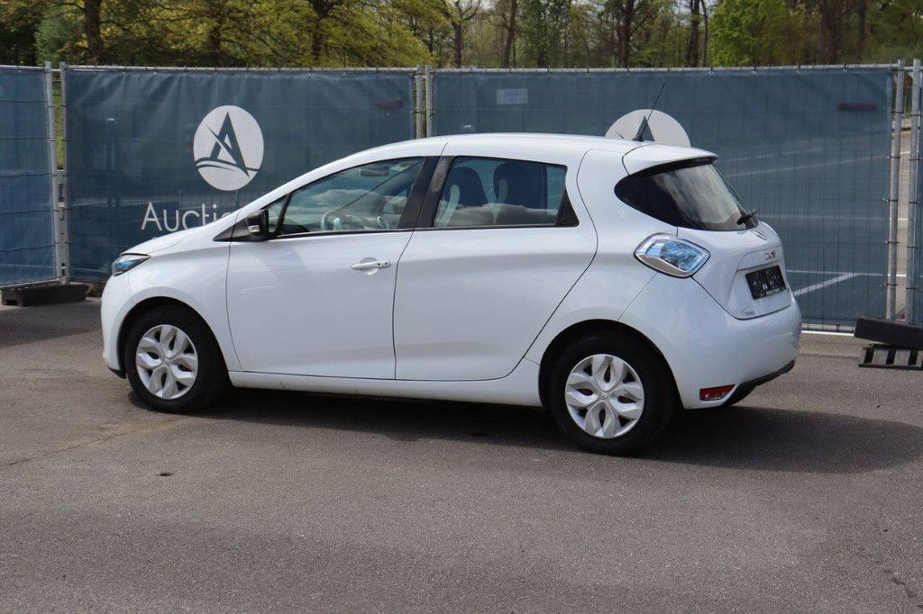 Renault Zoe Electric 92hp Passenger Car 2017 (Margin)