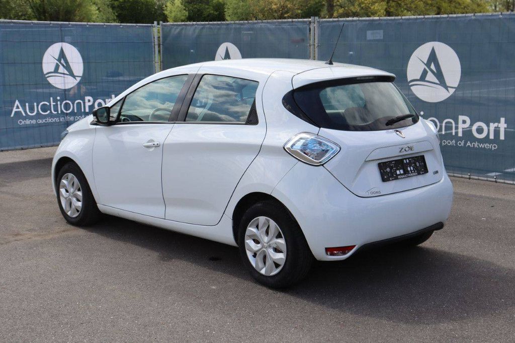 Renault Zoe Electric 92hp Passenger Car 2017 (Margin)