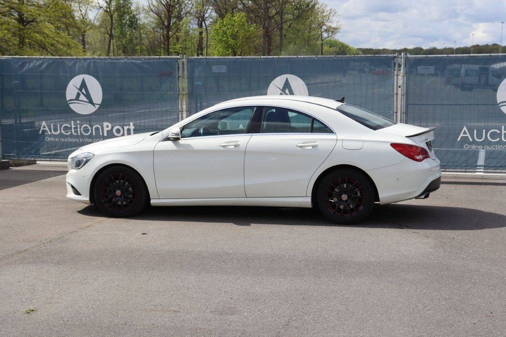 Passenger car Mercedes-Benz CLA180 Petrol 122hp 2014 (Margin)
