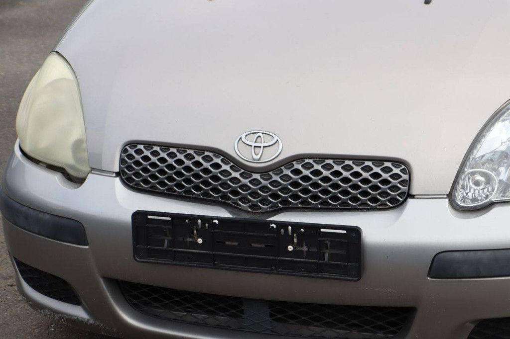 Passenger car Toyota Yaris Petrol 69hp 2004 (Margin)