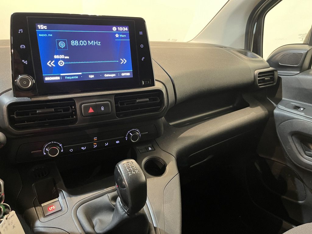 Peugeot Partner 1.6 BlueHDI Premium / Euro 6 / Airco / Cruise Control / Trekhaak / Imperiaal / CarPlay