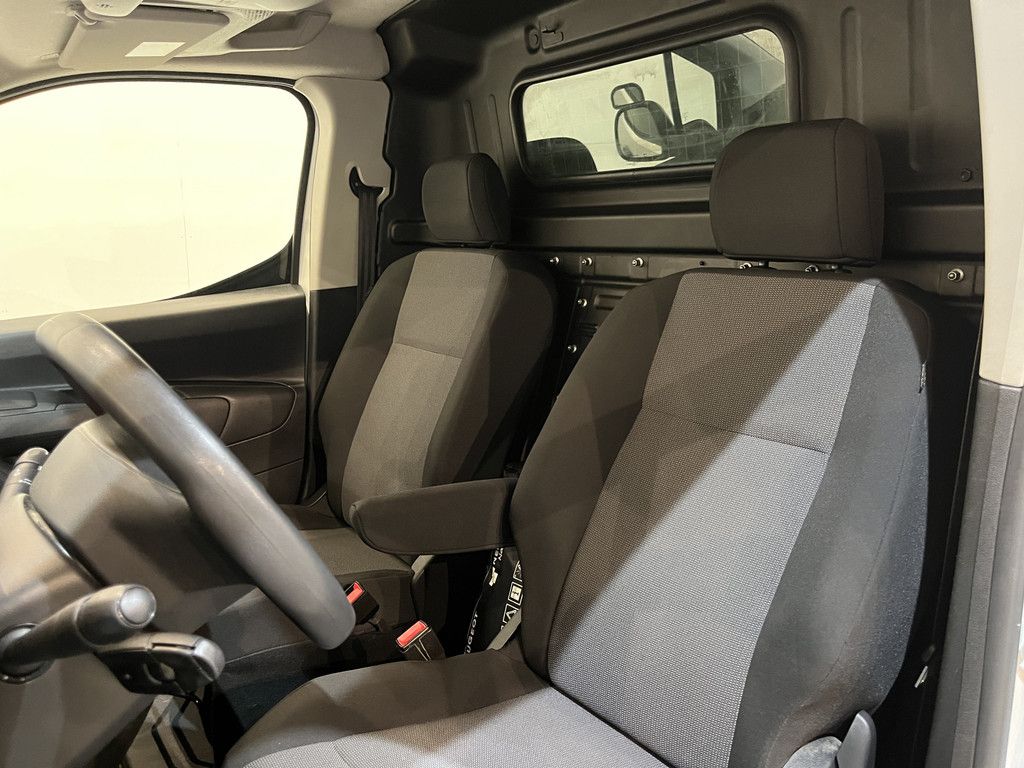 Peugeot Partner 1.6 BlueHDI Premium / Euro 6 / Airco / Cruise Control / Trekhaak / Imperiaal / CarPlay