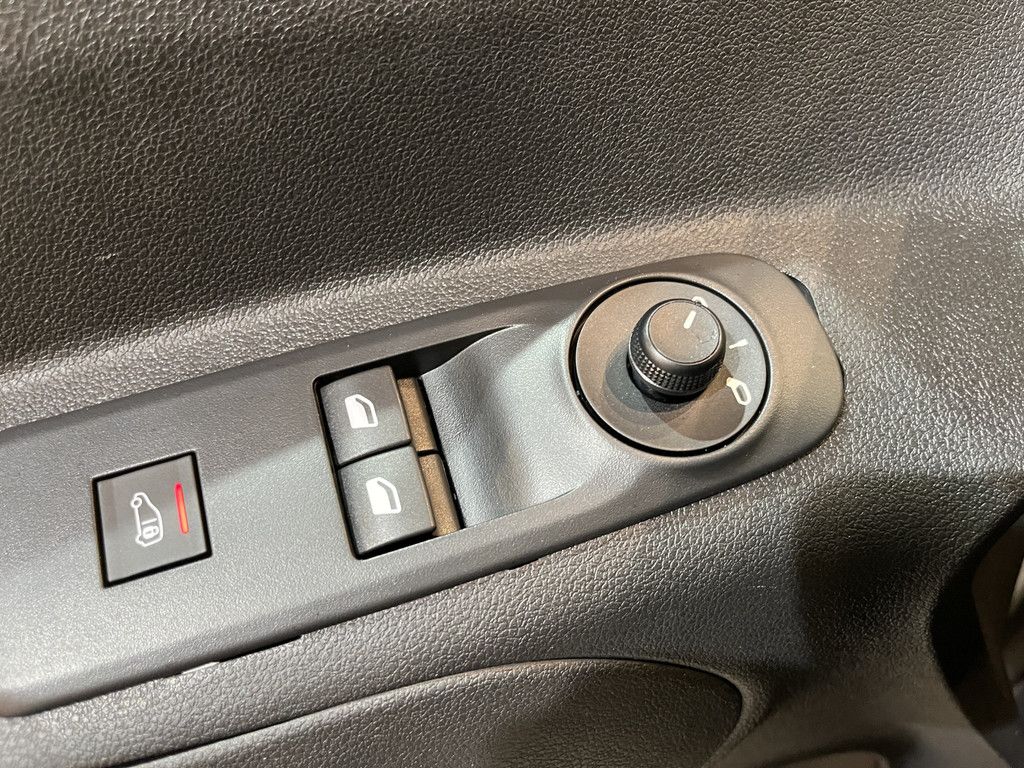 Peugeot Partner 1.6 BlueHDI Premium / Euro 6 / Airco / Cruise Control / Trekhaak / Imperiaal / CarPlay