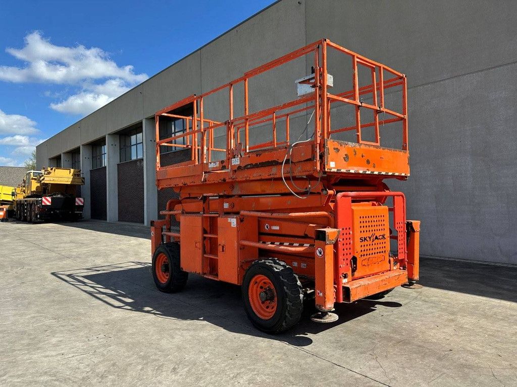 Skyjack SJ-8841 Aerial Work Platform