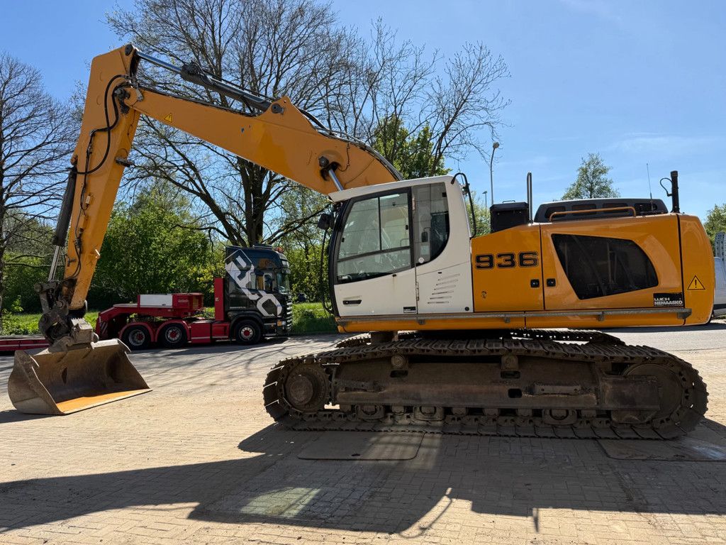 Liebherr R936