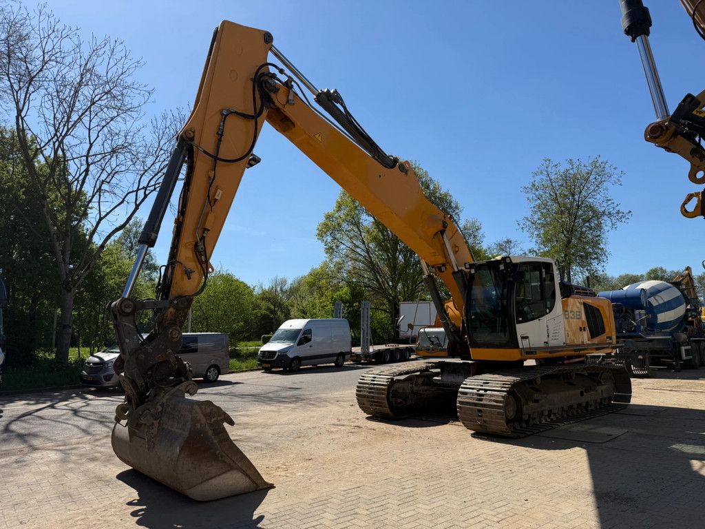 Liebherr R936