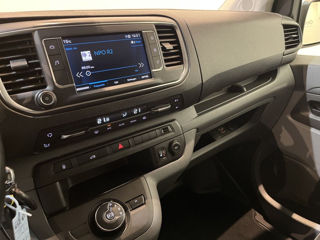 Peugeot Expert 2.0 BlueHDI 120 PK L2 Automaat / Servicebus / Sortimo Inrichting / Euro 6 / Schuifdeur L + R / Airco / Cruise Control / Camera / 3-Zits