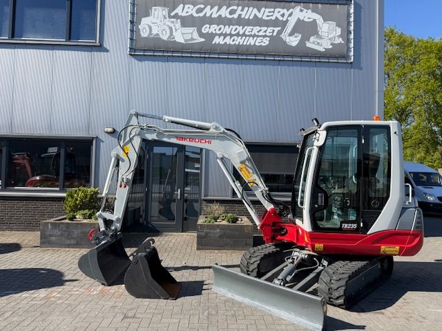 Takeuchi TB235 Bj17 SLP/SRT 3.6T Minigraver Minikraan