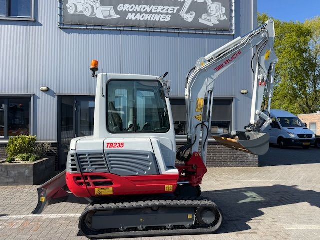 Takeuchi TB235 Bj17 SLP/SRT 3.6T Minigraver Minikraan