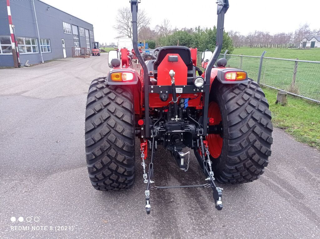 KIOTI DK6020 HST ROPS DK6020 HST met voorlader en bak