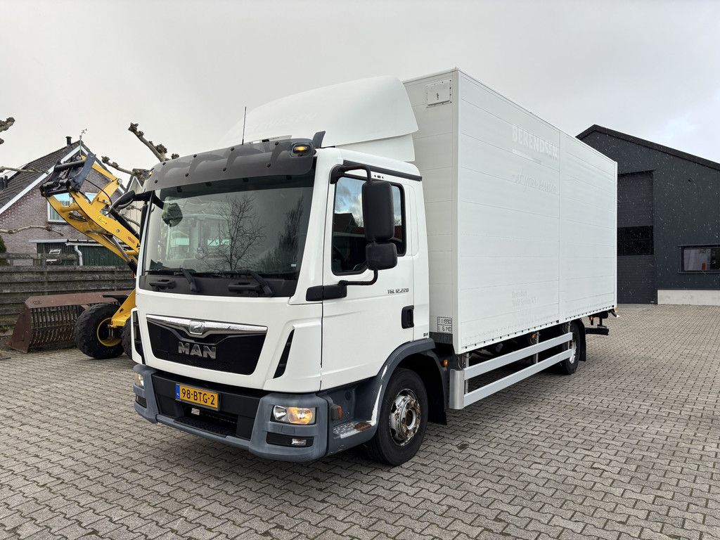 MAN TGL 12.220 Euro6 Bakwagen met laadklep 2000 KG. Cruise control, Airco ecc, Motorrem.