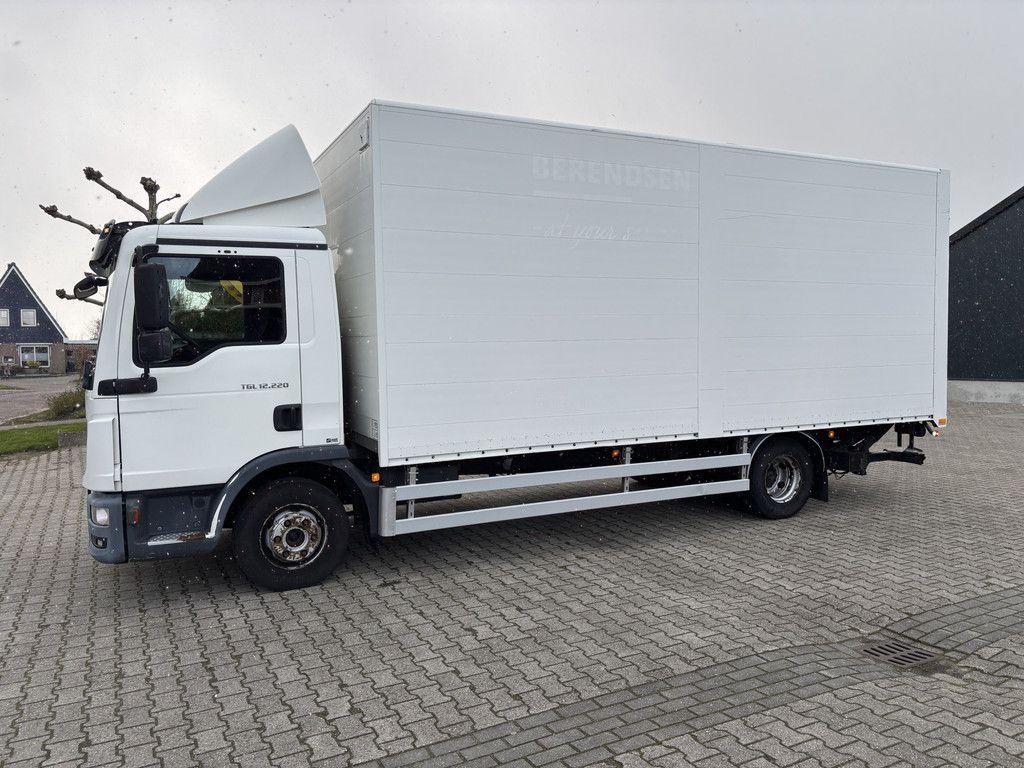 MAN TGL 12.220 Euro6 Bakwagen met laadklep 2000 KG. Cruise control, Airco ecc, Motorrem.