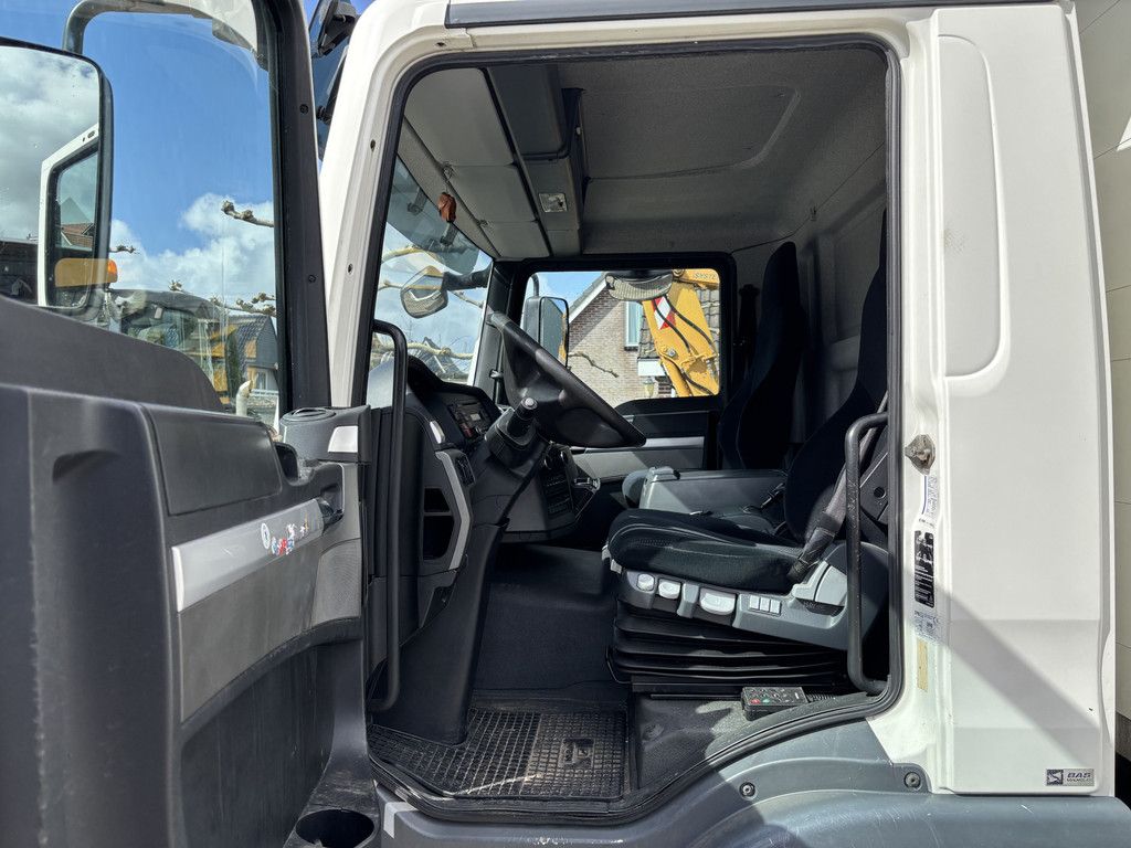MAN TGL 12.220 Euro6 Bakwagen met laadklep 2000 KG. Cruise control, Airco ecc, Motorrem.