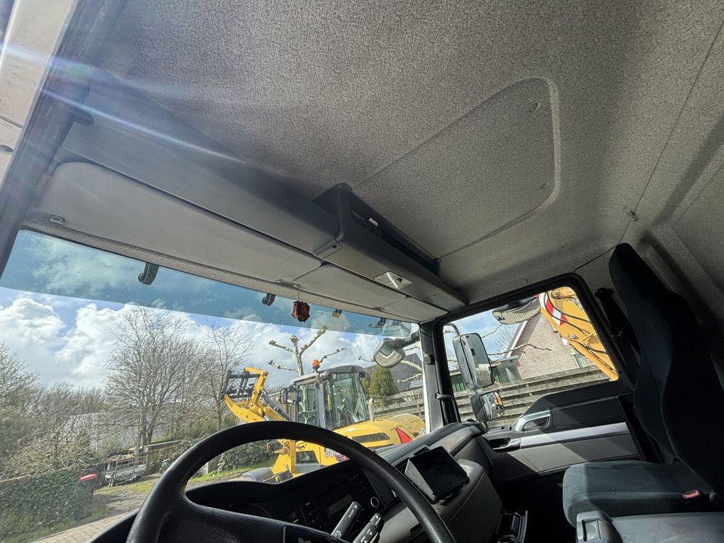 MAN TGL 12.220 Euro6 Bakwagen met laadklep 2000 KG. Cruise control, Airco ecc, Motorrem.
