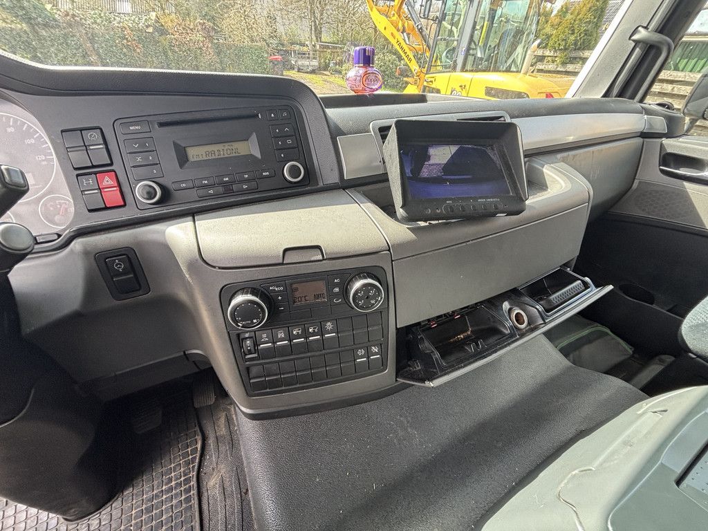 MAN TGL 12.220 Euro6 Bakwagen met laadklep 2000 KG. Cruise control, Airco ecc, Motorrem.