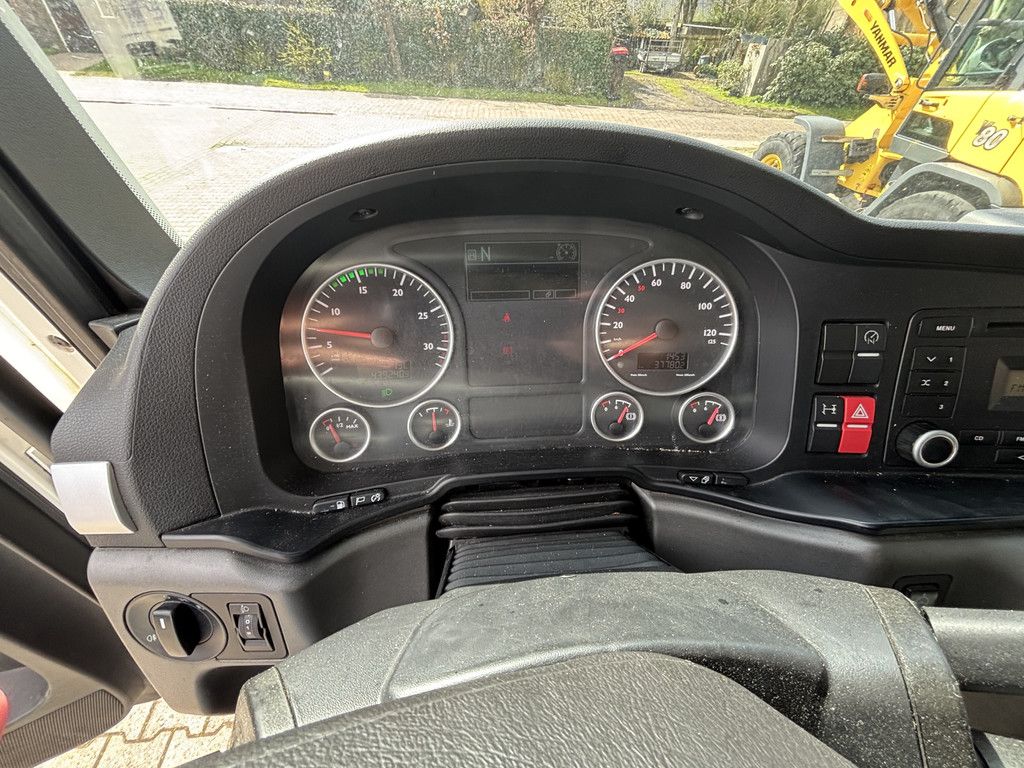 MAN TGL 12.220 Euro6 Bakwagen met laadklep 2000 KG. Cruise control, Airco ecc, Motorrem.