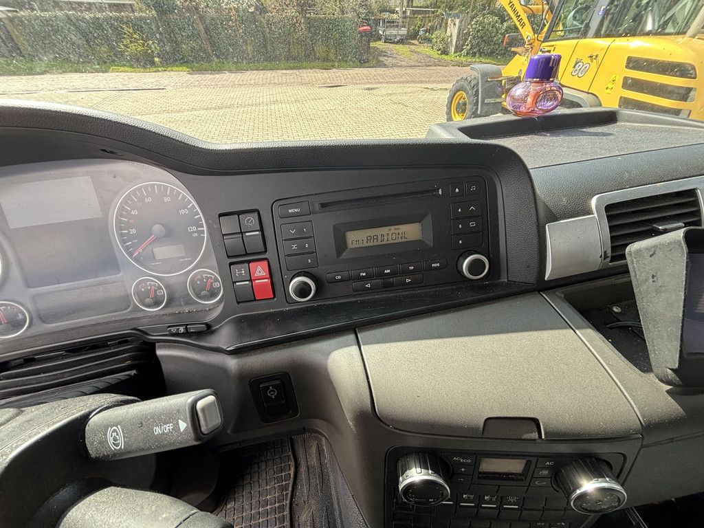 MAN TGL 12.220 Euro6 Bakwagen met laadklep 2000 KG. Cruise control, Airco ecc, Motorrem.