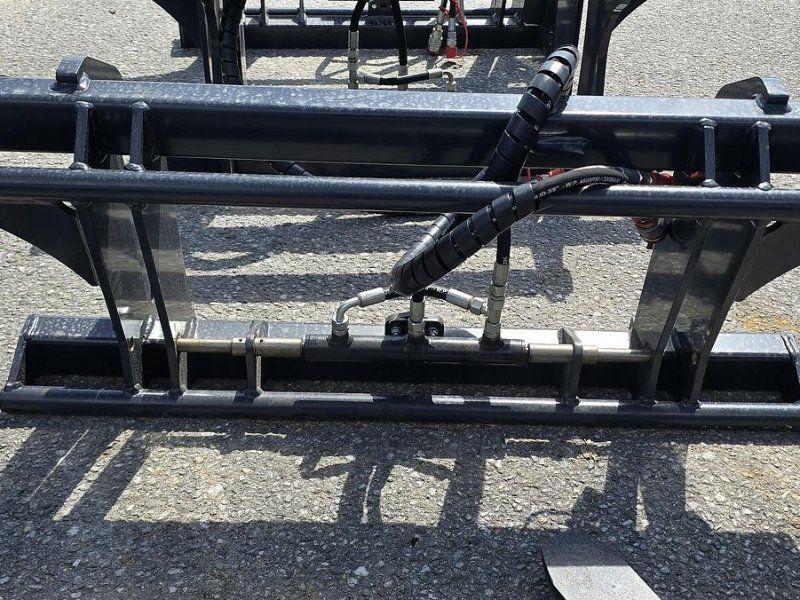 FK Machinery Hydraulischer Adapter mit Liebherr auf Euro Aufnahme