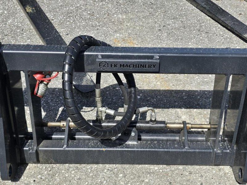 FK Machinery Hydraulischer Adapter mit Liebherr auf Euro Aufnahme