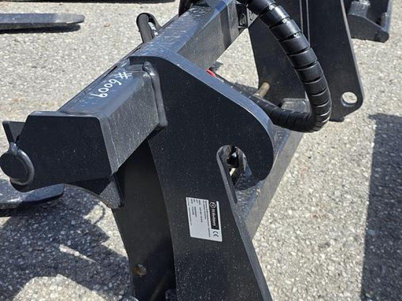 FK Machinery Hydraulischer Adapter mit Liebherr auf Euro Aufnahme