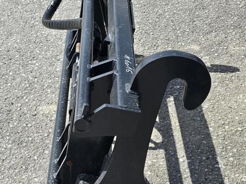 FK Machinery Hydraulischer Adapter mit Claas Scorpion auf Euro Aufnahme