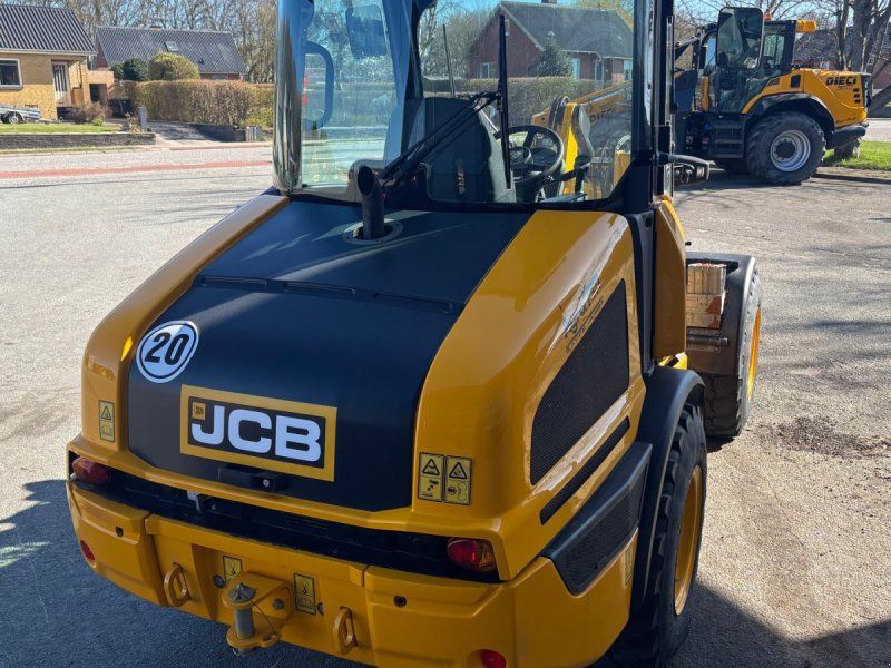 JCB 407