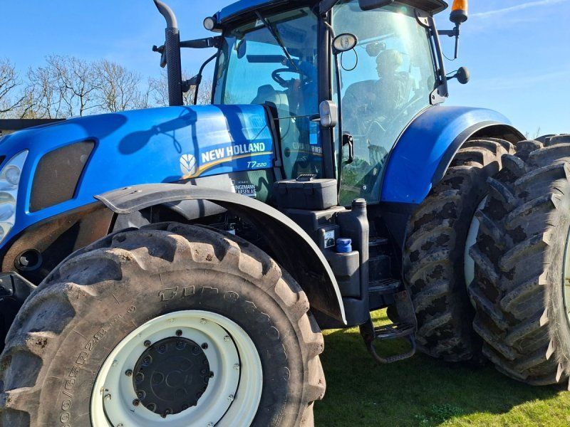 New Holland T7.220