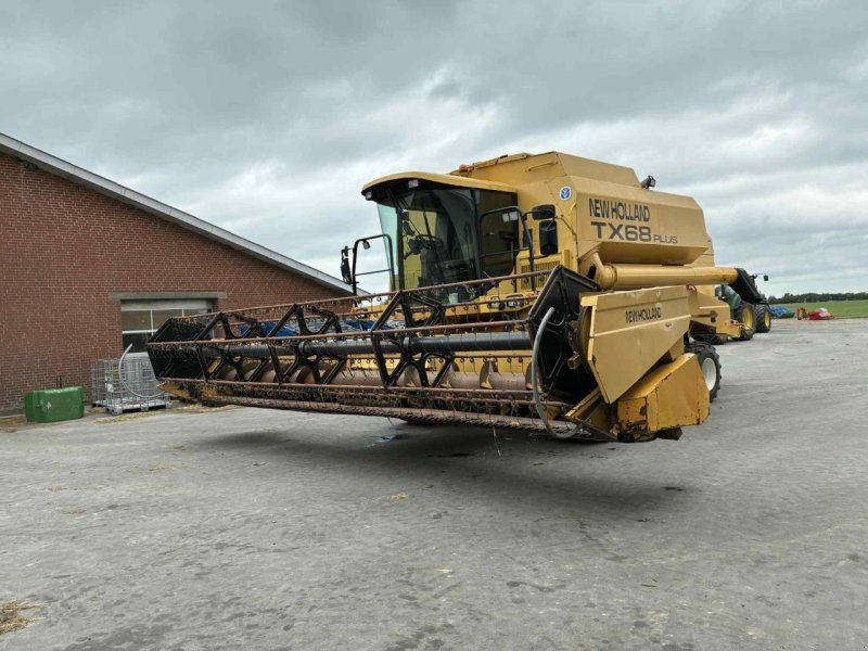 New Holland TX68 PLUS