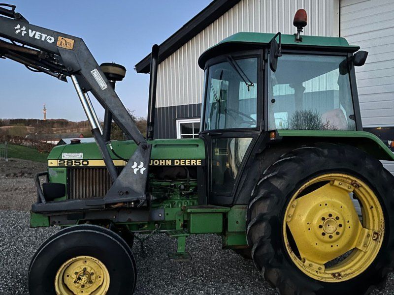 John Deere 2850 SG 2 med frontlæsser