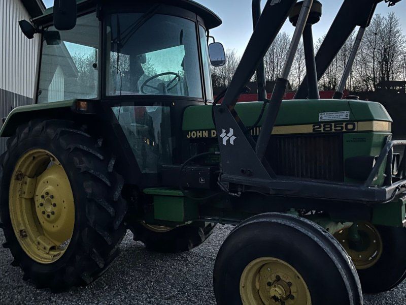 John Deere 2850 SG 2 med frontlæsser