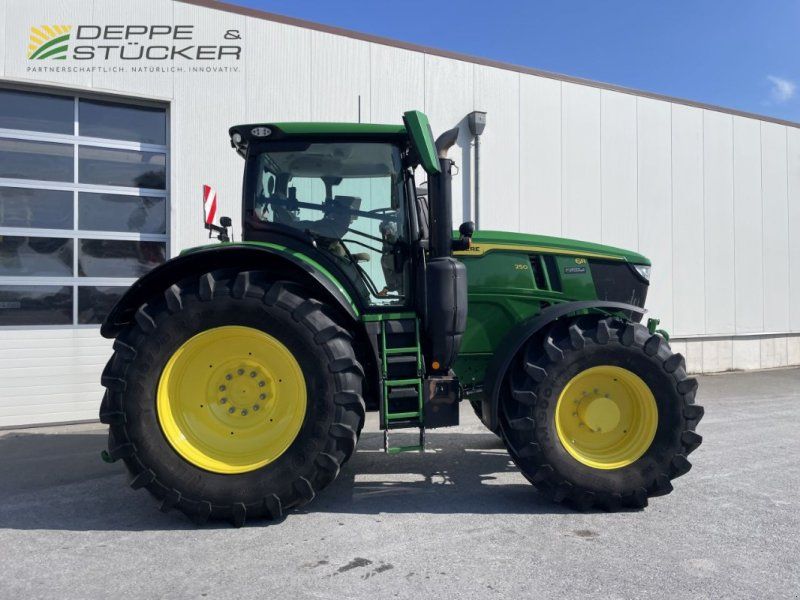 John Deere 6R 250