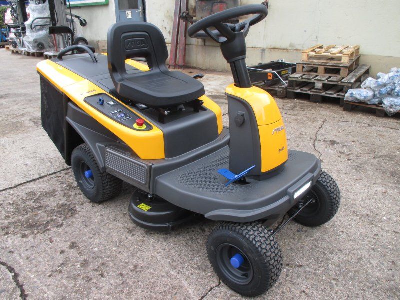 Stiga Swift 372e mit 4 Wechselakkus (2 x 5 Ah, 2 x 7,5 Ah)