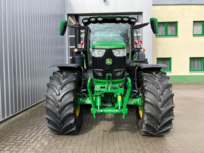 John Deere 6R 215