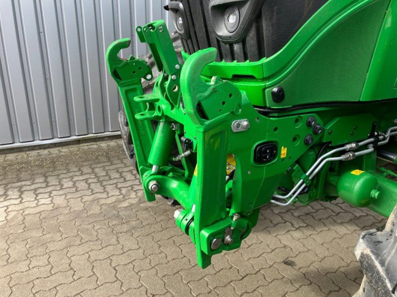 John Deere 6R 215