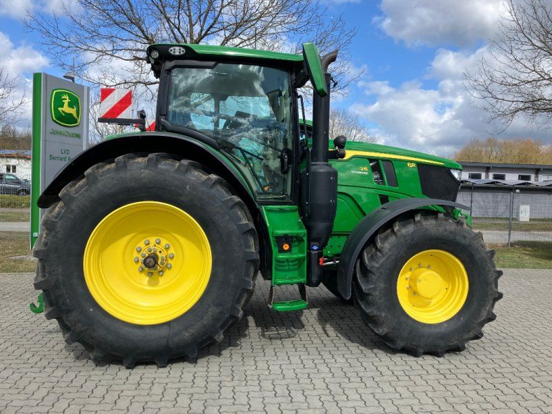 John Deere 6R 215