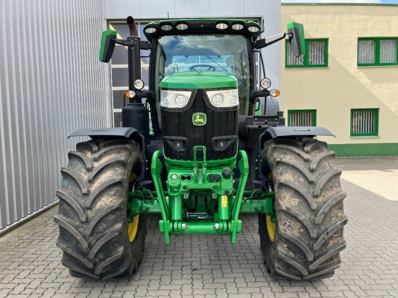John Deere 6R 215