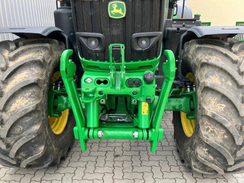 John Deere 6R 215
