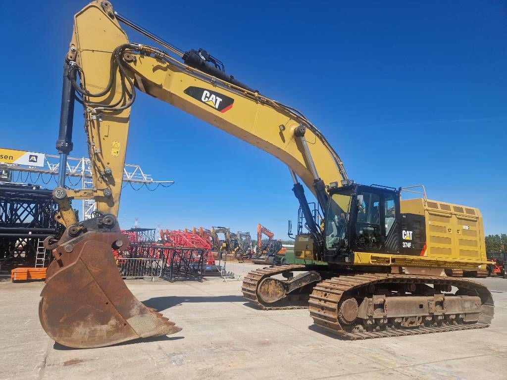 CAT 374 F L