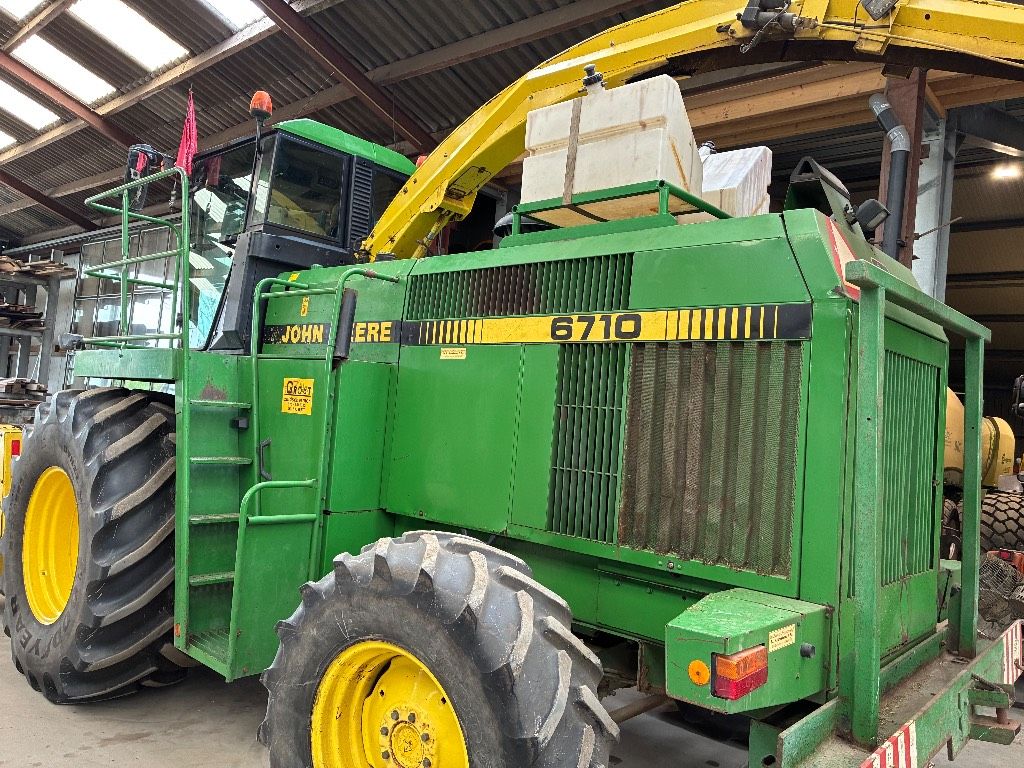 John Deere 6710