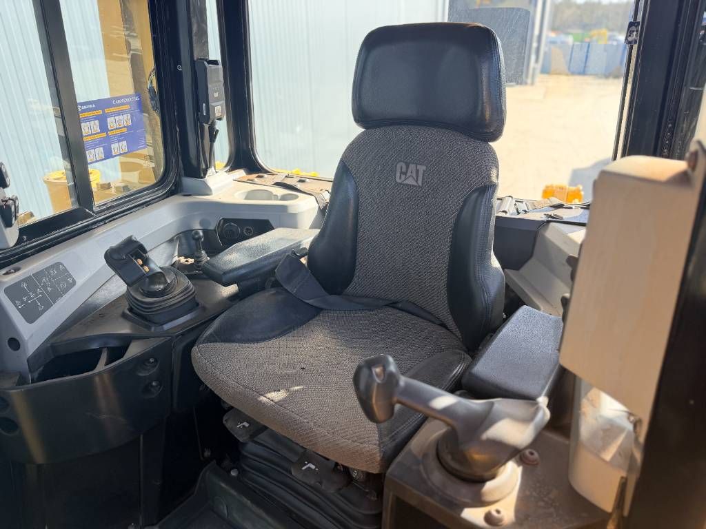 CAT D6T XL