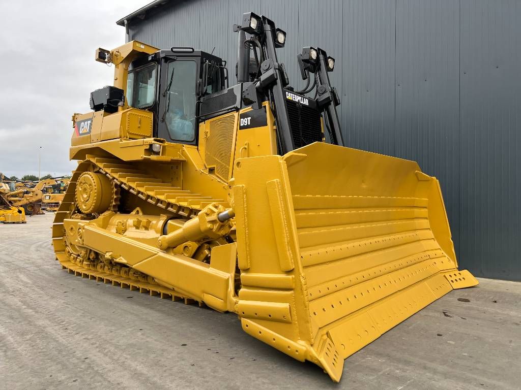 CAT D9T