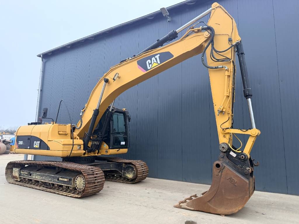 CAT 320D L