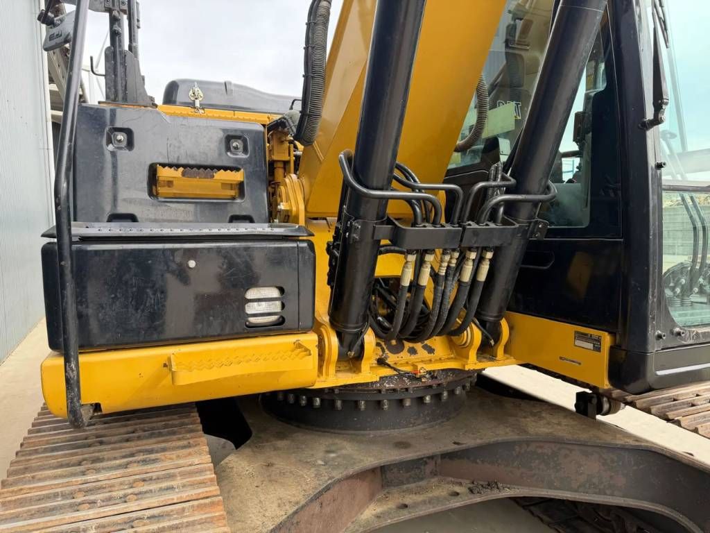 CAT 320E L